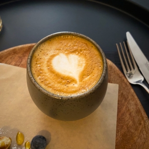 COFFEE & strangers Espresso Bar flat white