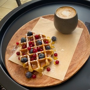 COFFEE & strangers Espresso Bar waffle