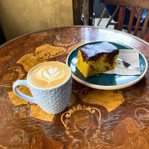 Coffee Circus flat white cake